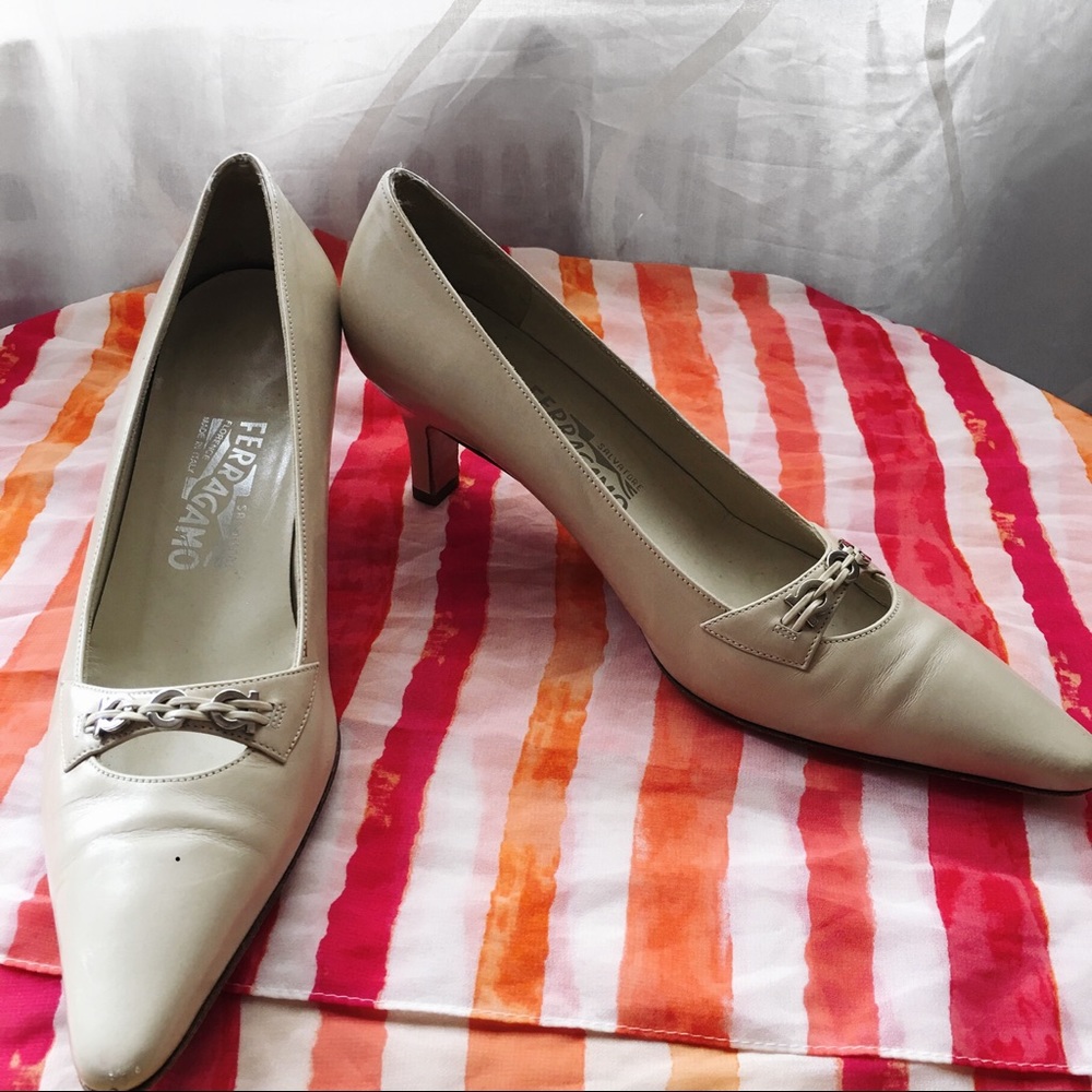 Salvatore Ferragamo Leather Pump Shoe
